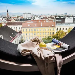 4* Hotel Mooons