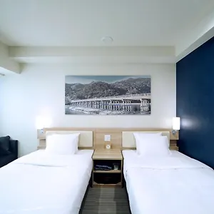 Travelodge Shijo Kawaramachi מלון קיוטו